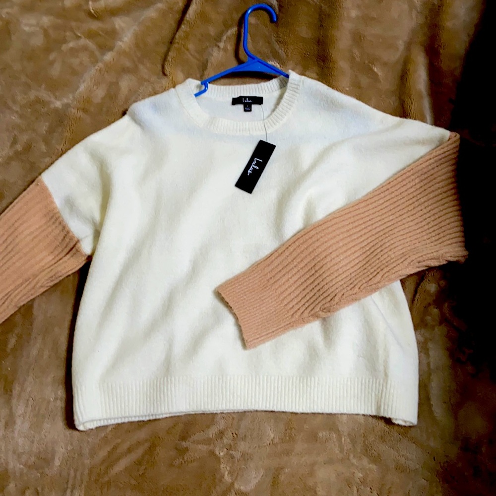 Brand NEW LULUS SWEATER